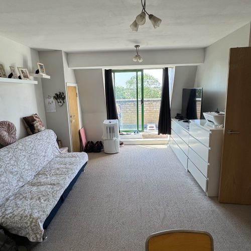 2 Bedroom Apartment with 2 Bathrooms Balcony underground parking Greenford UB6 0AJ