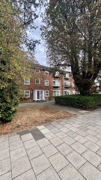 2 BEDROOM APARTMENT TO LET HARROW ROAD WEMBLEY HA0 2QY with parking and communal gardens