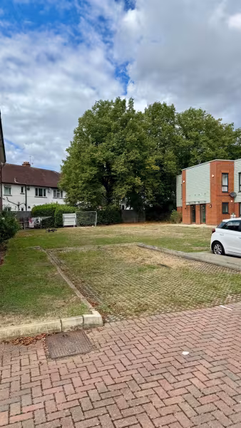 2 BEDROOM APARTMENT TO LET HARROW ROAD WEMBLEY HA0 2QY with parking and communal gardens