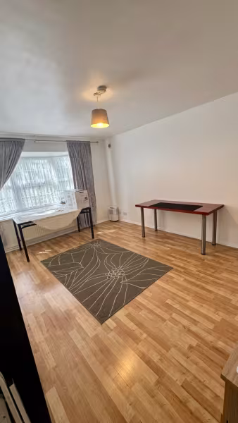 2 BEDROOM APARTMENT TO LET HARROW ROAD WEMBLEY HA0 2QY with parking and communal gardens